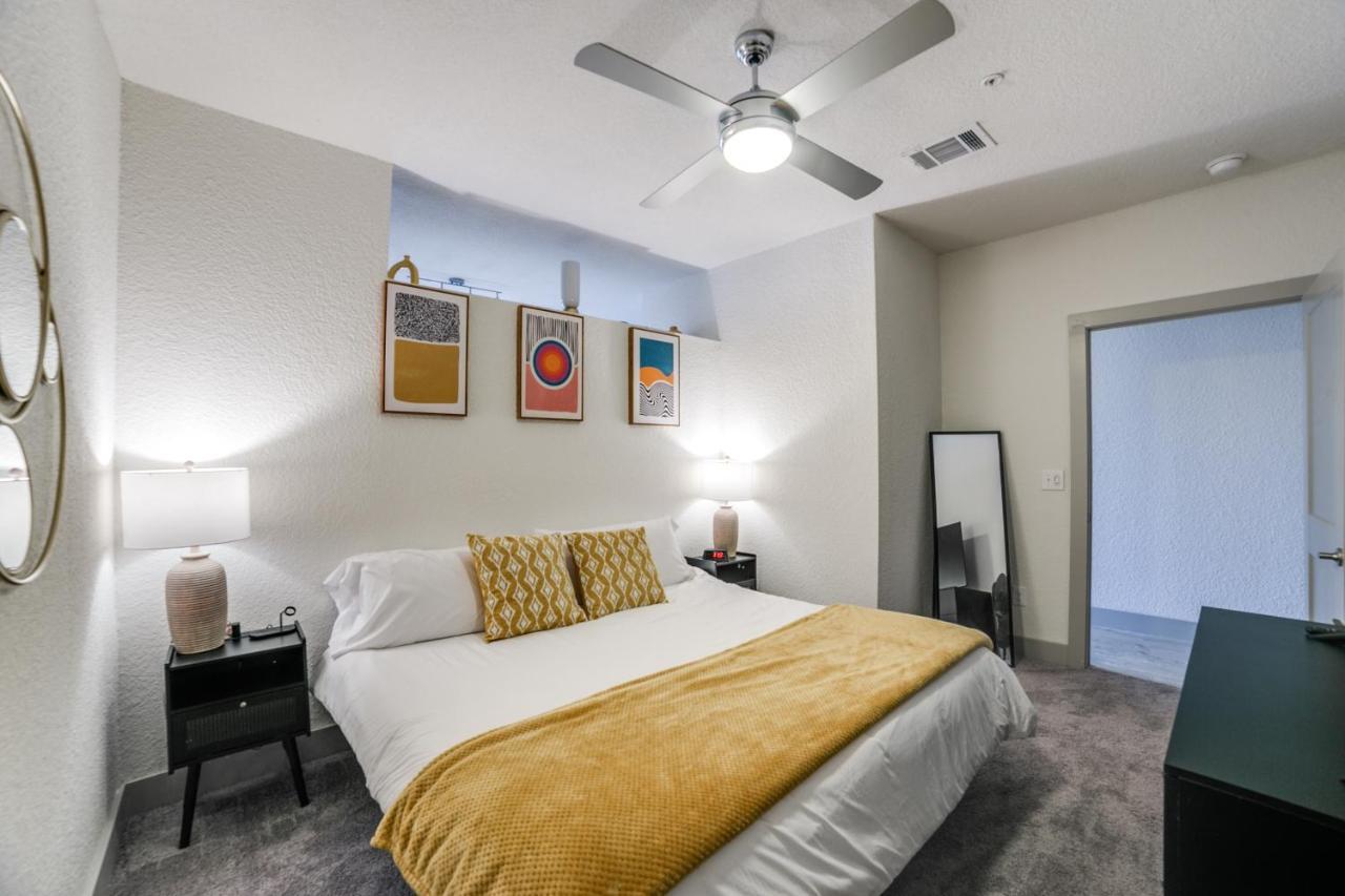 Downtown Apartment With Riverwalk Views Free Parking Pet Friendly Centrally Located On The Riverwalk سان أنطونيو المظهر الخارجي الصورة