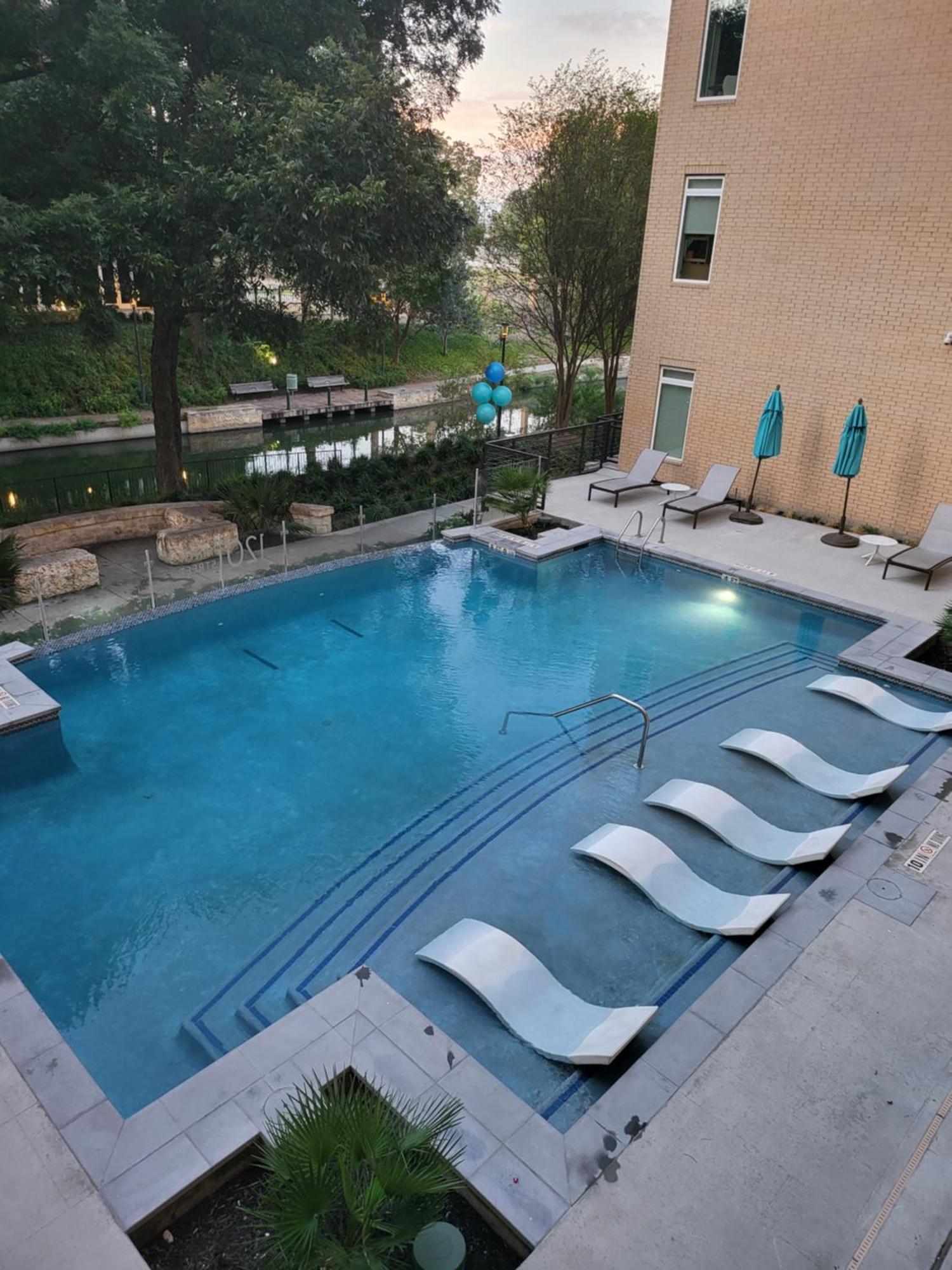 Downtown Apartment With Riverwalk Views Free Parking Pet Friendly Centrally Located On The Riverwalk سان أنطونيو المظهر الخارجي الصورة
